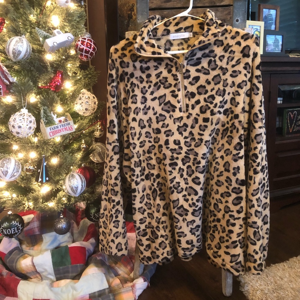 Super Soft and Cozy Ladies Cheetah Fleece Pullover, XL, Excellent Condition!!!